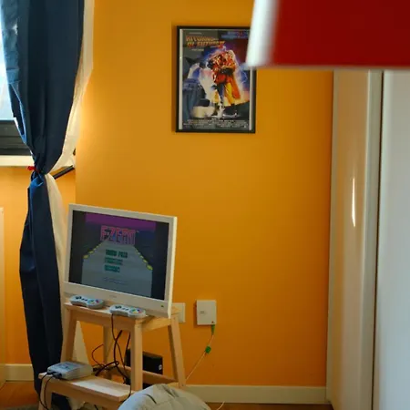 Retrowave 80's In Apartamento Milão