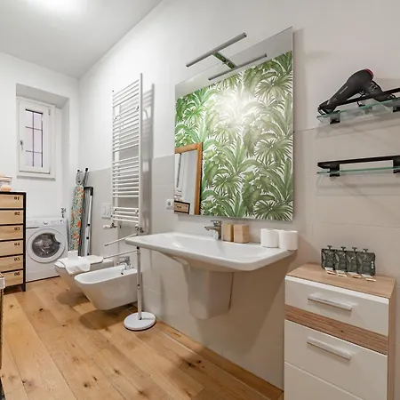 Apartamento 5 Walk From Porta Venezia Station, With 2 Bedrooms *