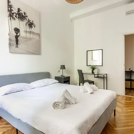 Luxury 4 Bedrooms Close To Duomo Apartmán *