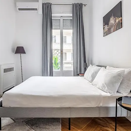 Luxury 4 Bedrooms Close To Duomo Apartmán Milán