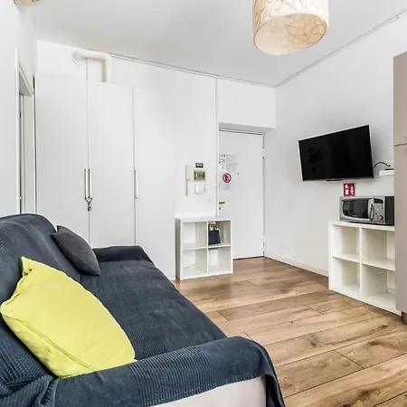 Stayeasy Fara12 - Station & Downtown Walking Distance Апартаменты