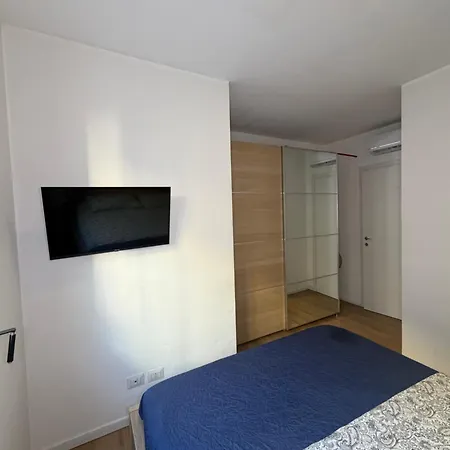 Lux Fara Daire