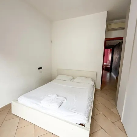 Apartament Duomo-porta Romana M3 *
