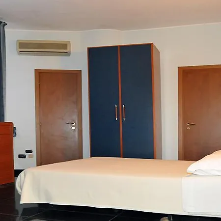 Le Di Raffaele * Milan