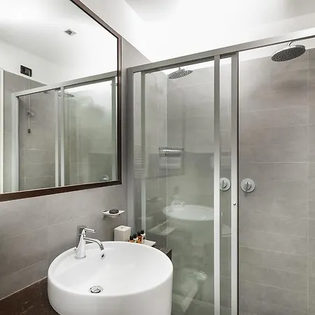 Townhouse 12 Hotel