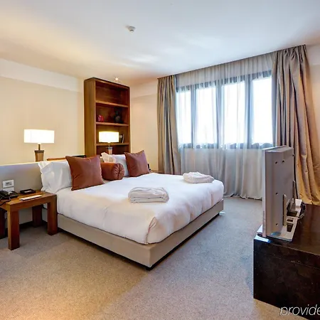 מלון Milan Suite Hotel
