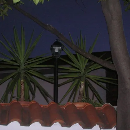 La Rondine Guest house *