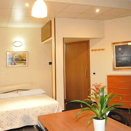 Le Di Raffaele * Milan