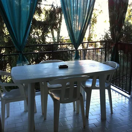 Alojamento de Acomodação e Pequeno-almoço Two Beds In The Green Near The Fair Milão