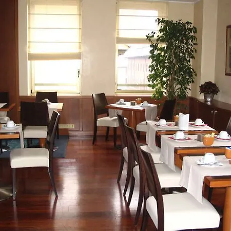 Western Madison Hotel 4*