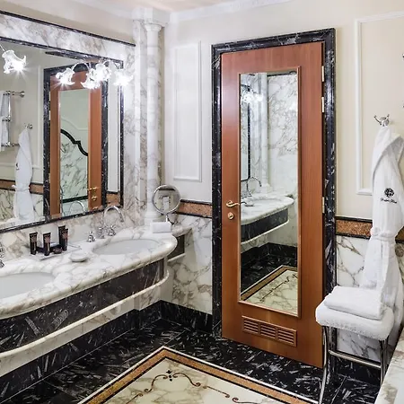 Baglioni Carlton - The Leading Of The World