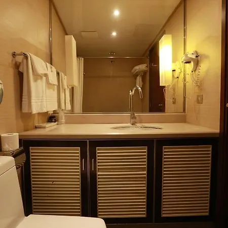 Hotel Huaxia 4*
