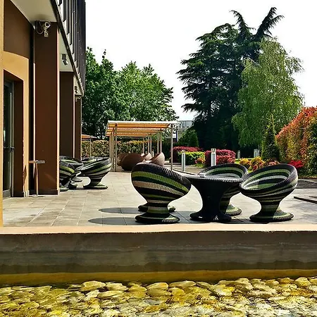 Western The Hub Hotel 4*