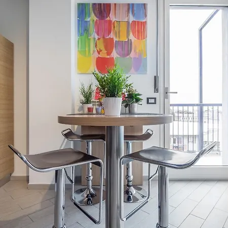 Navigli-Bocconi Roof Terrace Apartment アパート ミラノ