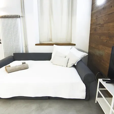 Alessia's Flat - Mac Mahon *