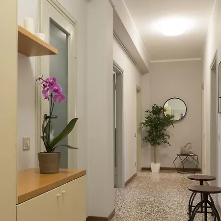 Apartment Hintown Night Out House