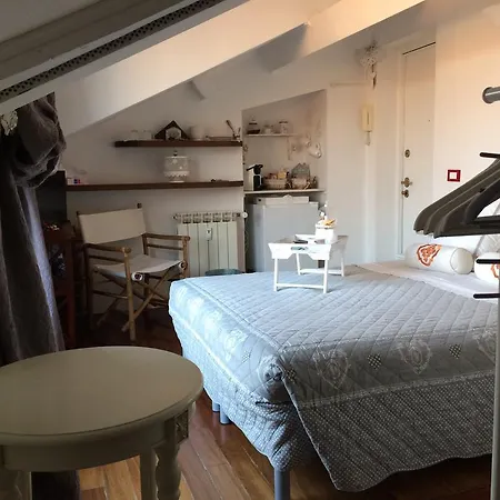 Apartment Pied A Terre With Terrazza In Center Milan