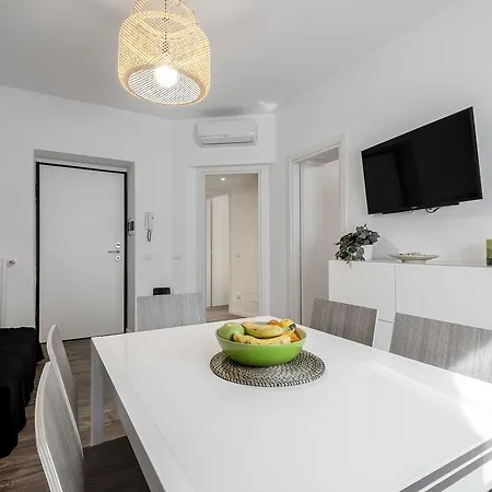 Stayeasy Filzi11 - 3 Bedrooms, 2 Baths - Station Appartamento *