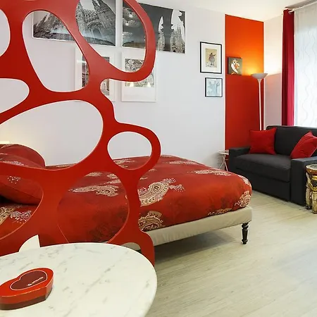 Rosso A Milano, Vicino Allo Ieo