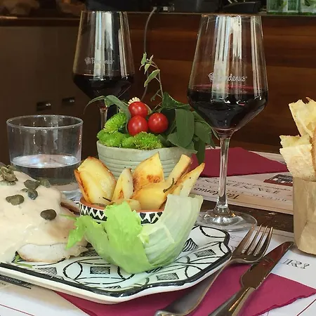 Pandenus ゲストハウス 4*