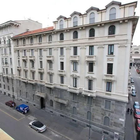 De La Gare Aparthotel