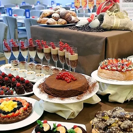 Отель Ih Puccini