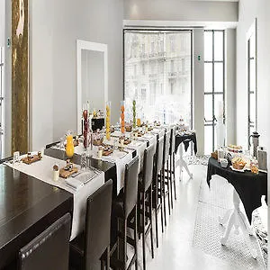 Townhouse 12 Hotel