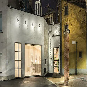 Townhouse 12 Hotel