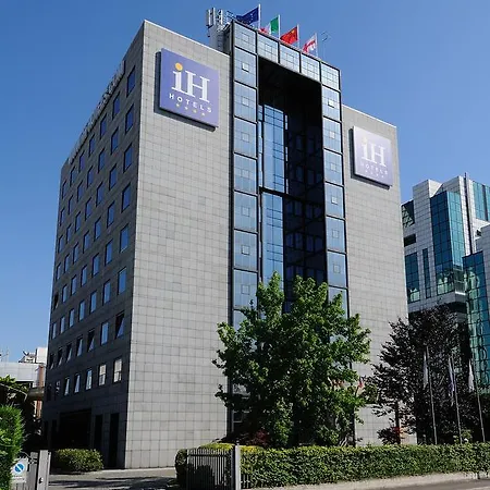 Hotel Ih Lorenteggio 4*