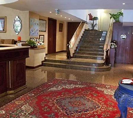 Bristol Отель 4*