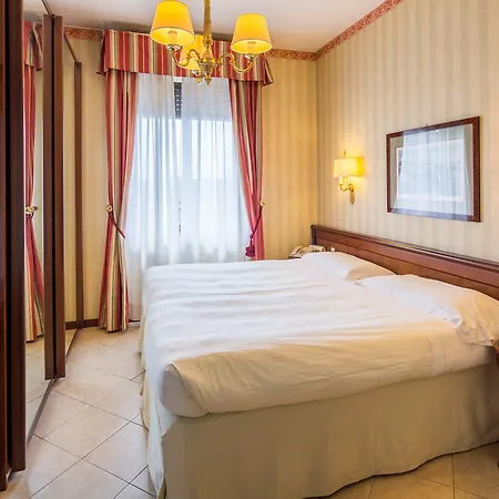 Hotel Unaway & Linea Uno 4*