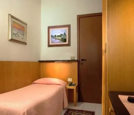 Giardino Отель Милан