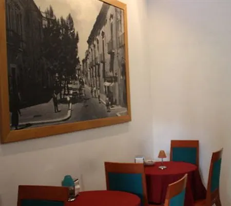 Paola Hotel