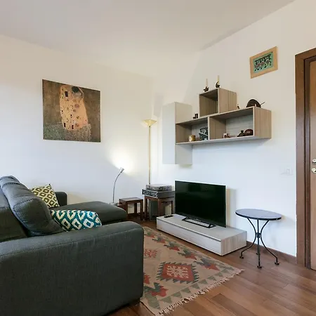 Missaglia Apartment