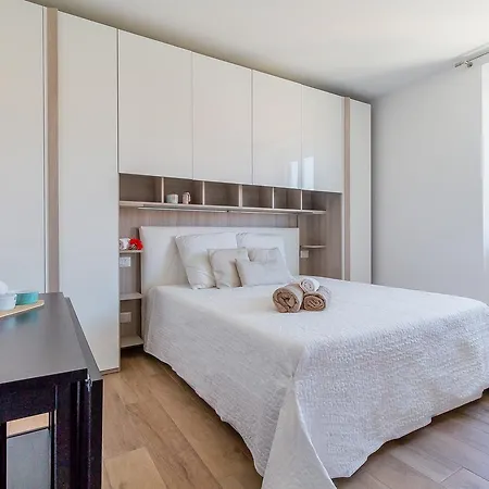 Alessia's Flat - Sarpi 2 Daire Milano