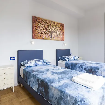 Appartamento Primopiano - Rg12 *