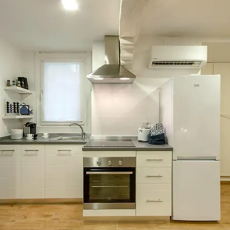Brand New! Luxurious In Heart Of