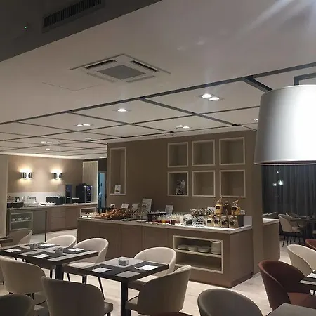 Unaway & Linea Uno Hotel 4*