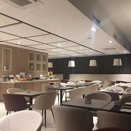 Unaway & Linea Uno Hotel 4*
