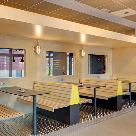 Hostal Meininger Garibaldi *