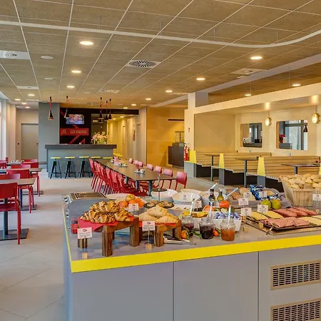 مينينغر ميلانو غاريبالدي بيت شباب *