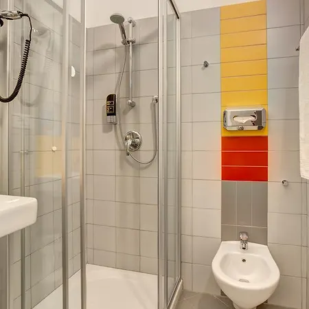 Hostel Meininger Garibaldi Milán