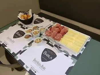Babila & Bistrot Хостел Милан