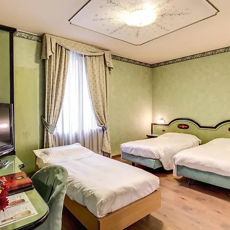 Ih Puccini Hotel