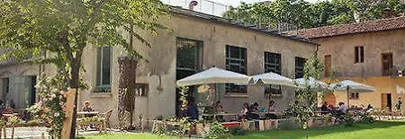 Un Posto A - All'interno Di Cascina Del 700 * Milan