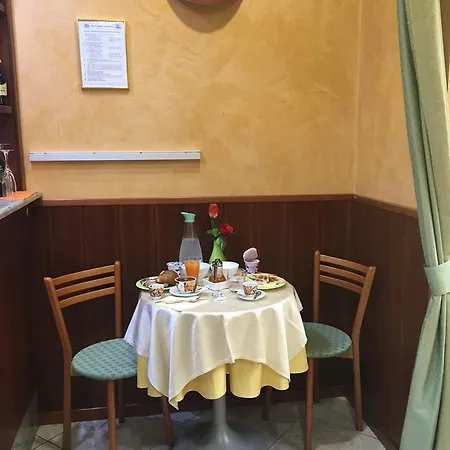 多尔酒店 3*
