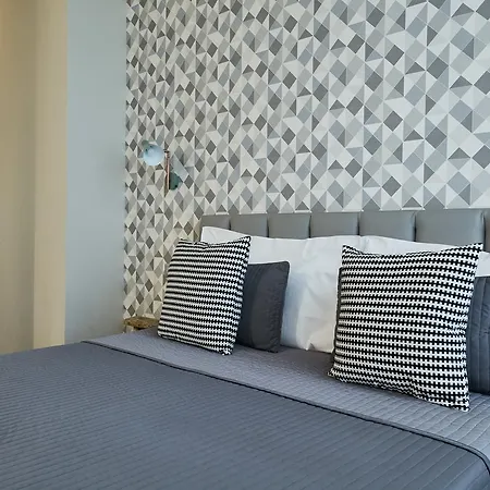 15 كوينديتشي باي سيرينديبيتي روومز 4* ميلان