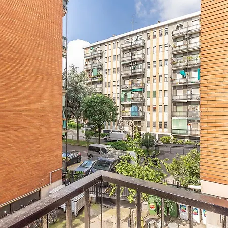 Apartment Alessia's Flat- M3 Corvetto Milan