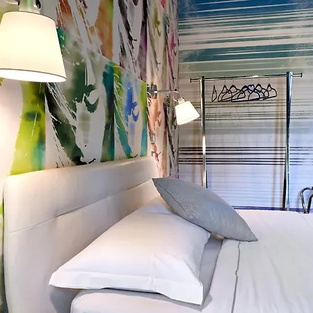 Eleganti Suite In Piazzale Lagosta Milan