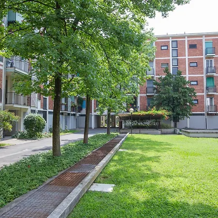 Guesthost - Business Balcony Flat Appartement Milan